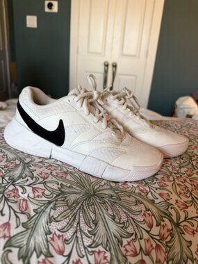 Nike Tennis Court Lite4 Womens 6.5